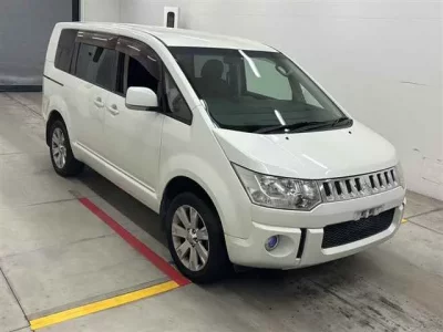 Mitsubishi DELICA D5