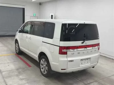 Mitsubishi DELICA D5