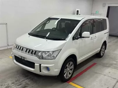 Mitsubishi DELICA D5