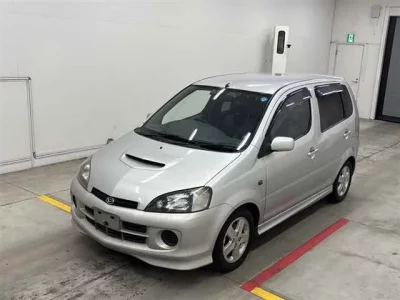 Daihatsu YRV