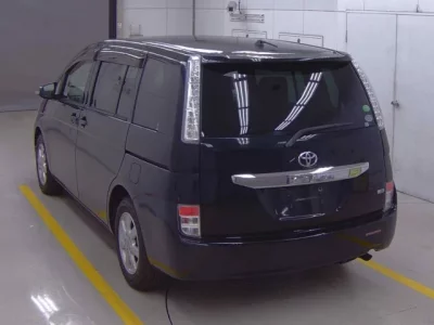 Toyota ISIS