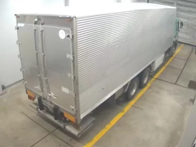 Isuzu TRUCK