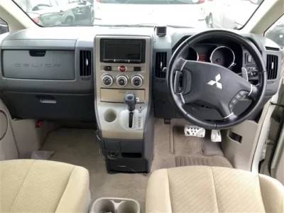 Mitsubishi DELICA D5