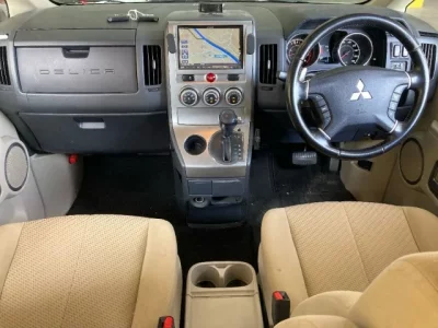 Mitsubishi DELICA D5