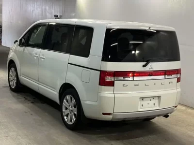 Mitsubishi DELICA D5