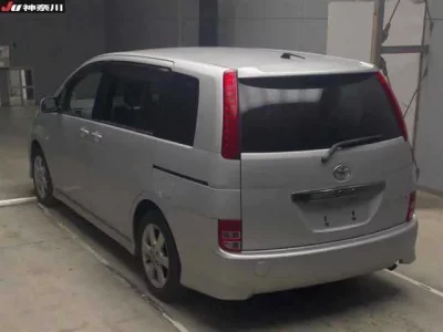 Toyota ISIS