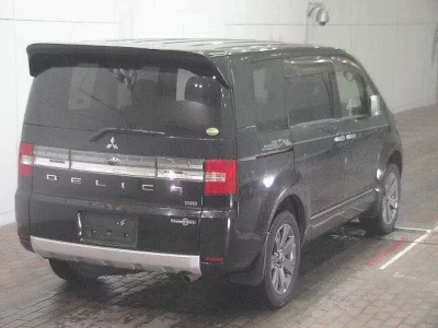 Mitsubishi DELICA D5