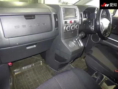 Mitsubishi DELICA D5