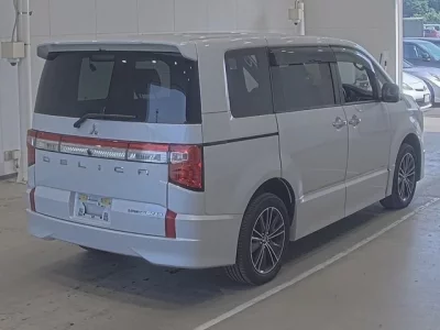 Mitsubishi DELICA D5