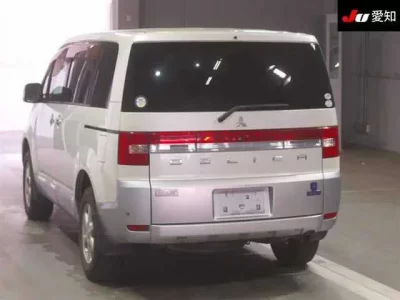 Mitsubishi DELICA D5