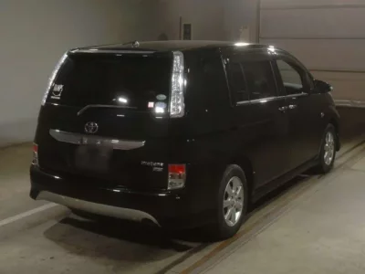 Toyota ISIS