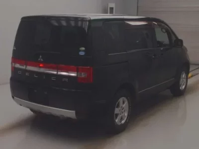 Mitsubishi DELICA D5