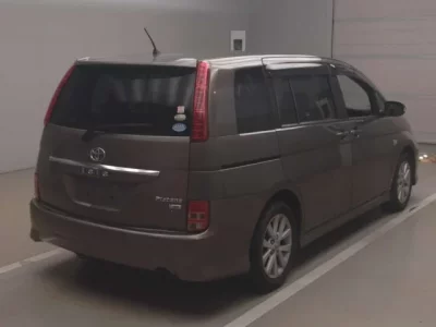 Toyota ISIS