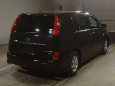 Toyota ISIS