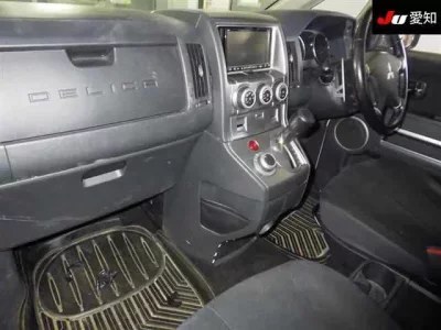 Mitsubishi DELICA D5