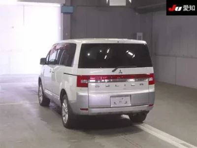 Mitsubishi DELICA D5