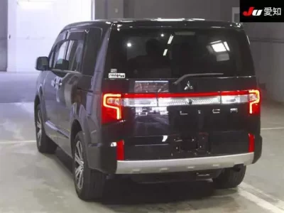 Mitsubishi DELICA D5