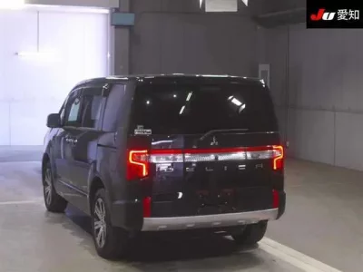 Mitsubishi DELICA D5