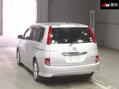 Toyota ISIS