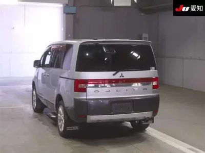 Mitsubishi DELICA D5