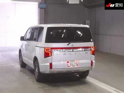 Mitsubishi DELICA D5