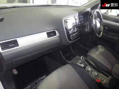 Mitsubishi OUTLANDER PHEV