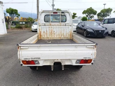 Nissan CLIPPER TRUCK