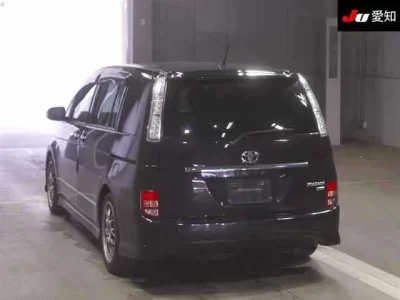 Toyota ISIS
