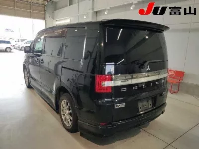 Mitsubishi DELICA D5