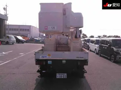 Isuzu TRUCK