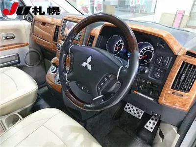 Mitsubishi DELICA D5