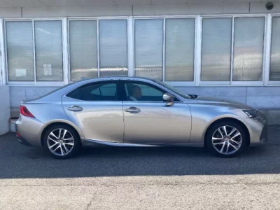 Lexus IS