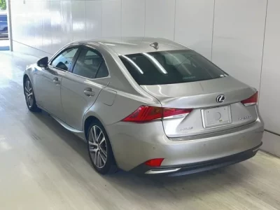 Lexus IS