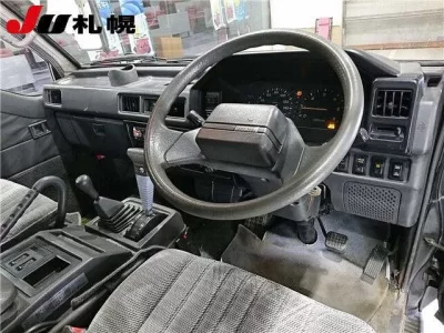 Mitsubishi DELICA WAGON