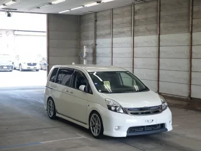 Toyota ISIS