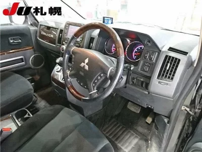 Mitsubishi DELICA D5