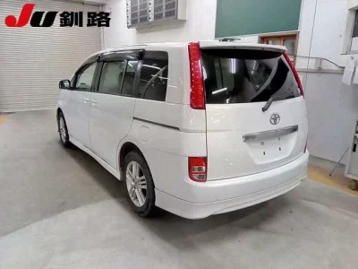 Toyota ISIS