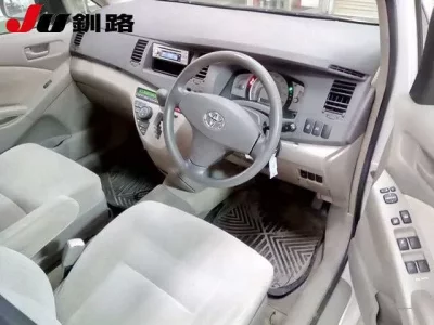 Toyota ISIS