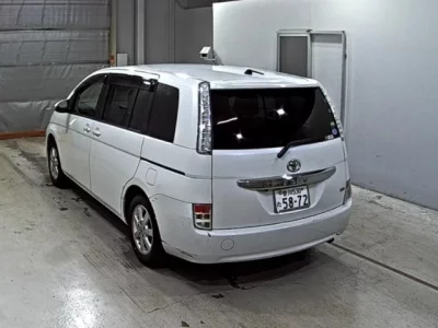 Toyota ISIS