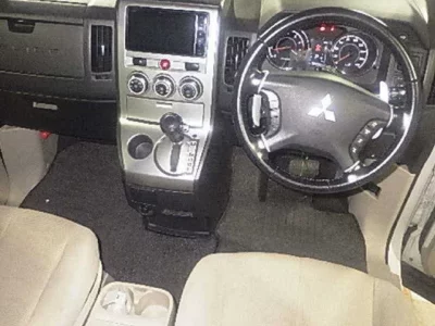 Mitsubishi DELICA D5