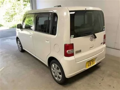 Toyota PIXIS SPACE