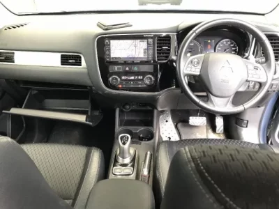 Mitsubishi OUTLANDER PHEV