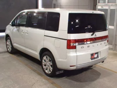 Mitsubishi DELICA D5
