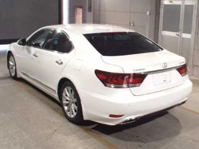 Lexus LS