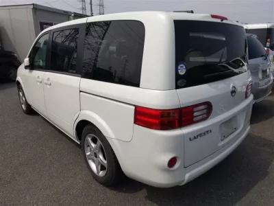 Nissan LAFESTA