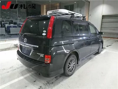 Toyota ISIS