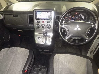 Mitsubishi DELICA D5