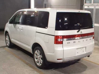 Mitsubishi DELICA D5