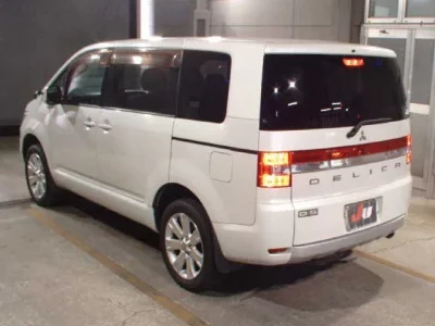 Mitsubishi DELICA D5