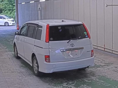 Toyota ISIS